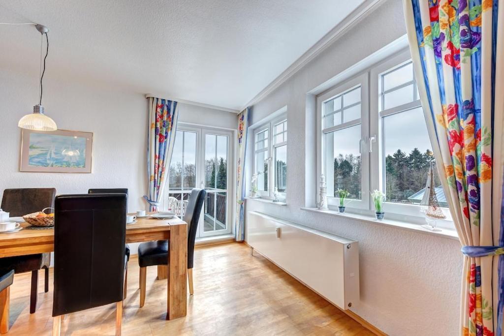 Grosse Schoene 3 Zimmer Ferienwohnung - 100 Qm - In Strandnaehe Fuer 6 Personen!! Heringsdorf  Extérieur photo